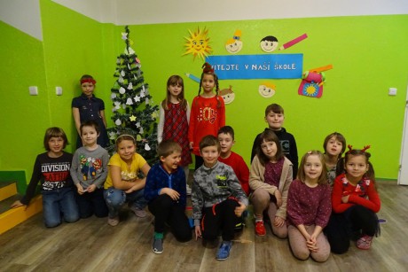 Na školní vánoční stromeček jsme napsali svá přání pro školu a všechny děti i učitele.